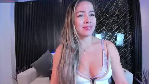 Alessia  Everyday From 0530 to 1430 Col Time online show from 09/22/25, 11:12