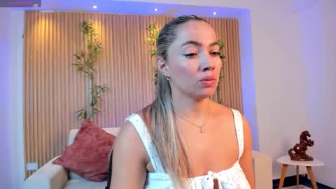 Alessia  Everyday From 0530 to 1430 Col Time online show from 12/15/25, 12:31