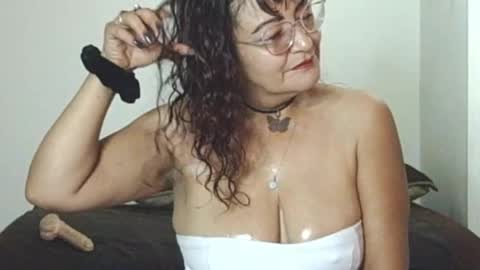 Snapshot of alessiabobs chatting on 05/31/26, 10:44 Allesiaboobs online show from 05/31/26, 10:44