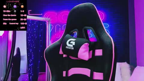 Snapshot of alessiacroft chatting on 03/23/26, 05:11 alessiacroft online show from 03/23/26, 05:11