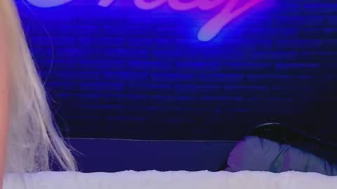 Snapshot of alessiacroft chatting on 06/09/26, 04:02 alessiacroft online show from 06/09/26, 04:02
