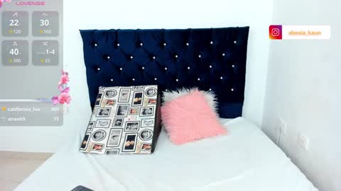 Snapshot of alessiakaunn chatting on 12/15/24, 01:02 Alison online show from 12/15/24, 01:02