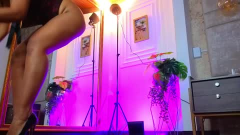 Snapshot of alessialondon chatting on 04/01/26, 01:52 Alessia online show from 04/01/26, 01:52