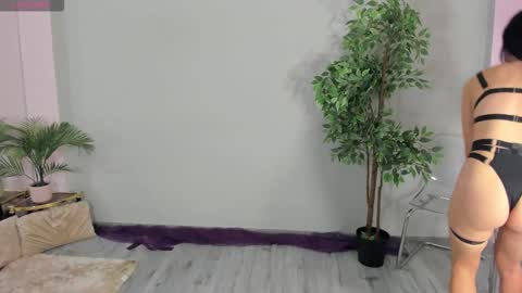 Alessia online show from 11/24/25, 08:30