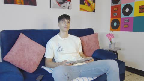 Snapshot of alessiovitale chatting on 11/21/25, 12:15 Alessio online show from 11/21/25, 12:15