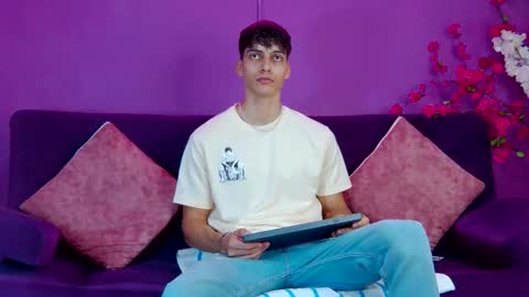 Snapshot of alessiovitale chatting on 11/28/25, 12:19 Alessio online show from 11/28/25, 12:19