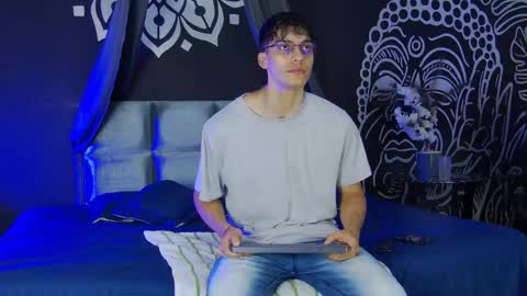 Snapshot of alessiovitale chatting on 12/17/25, 12:11 Alessio online show from 12/17/25, 12:11