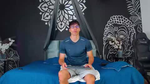 Snapshot of alessiovitale chatting on 12/21/25, 01:18 Alessio online show from 12/21/25, 01:18