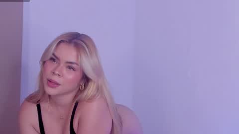 Snapshot of alesssia_moon chatting on 06/02/26, 08:11 Alessia Moon online show from 06/02/26, 08:11