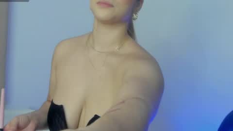 Snapshot of alesssia_moon chatting on 06/03/26, 11:35 Alessia Moon online show from 06/03/26, 11:35