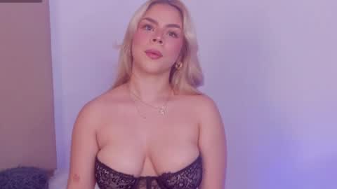 Snapshot of alesssia_moon chatting on 06/04/26, 11:38 Alessia Moon online show from 06/04/26, 11:38