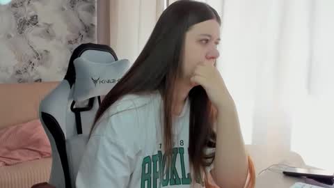 Aletta Oushen online show from 09/18/25, 06:04