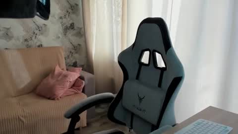 Aletta Oushen online show from 09/30/25, 10:09