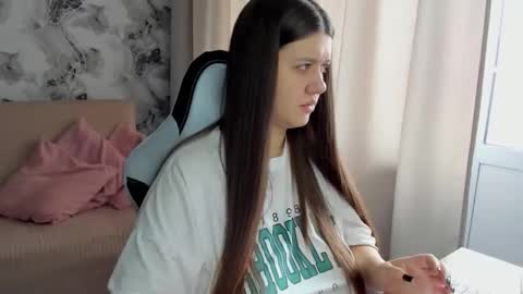 Aletta Oushen online show from 10/02/25, 08:21