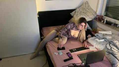 Snapshot of alevsandra87 chatting on 01/06/25, 10:26 Leyla Leg online show from 01/06/25, 10:26