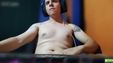 Snapshot of alex0397 chatting on 12/28/24, 02:11 alex0397 online show from 12/28/24, 02:11