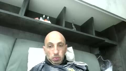 Snapshot of alex120475 chatting on 10/19/25, 09:04 alex120475 online show from 10/19/25, 09:04