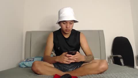 Snapshot of alex__lover chatting on 03/19/26, 03:32 Owen online show from 03/19/26, 03:32