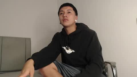 Snapshot of alex__lover chatting on 04/15/26, 03:57 Owen online show from 04/15/26, 03:57