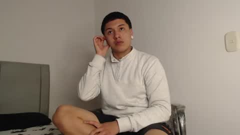 Snapshot of alex__lover chatting on 06/12/26, 03:27 Owen online show from 06/12/26, 03:27