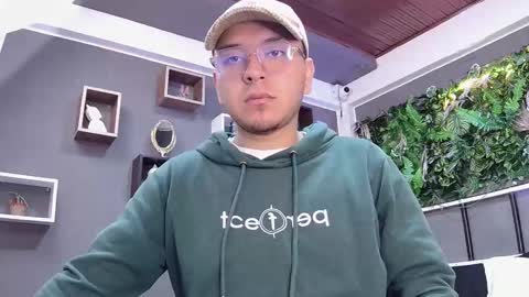 Snapshot of alex__montesco chatting on 03/05/25, 12:22 Alex online show from 03/05/25, 12:22