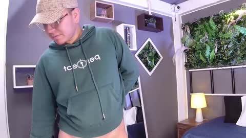 Snapshot of alex__montesco chatting on 03/05/25, 03:29 Alex online show from 03/05/25, 03:29