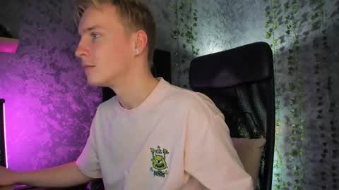 Snapshot of alex__sweet chatting on 11/30/25, 07:01 your Alex online show from 11/30/25, 07:01