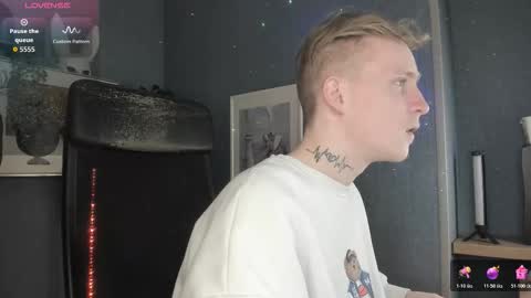 Snapshot of alex__sweet chatting on 03/28/26, 06:51 your Alex online show from 03/28/26, 06:51