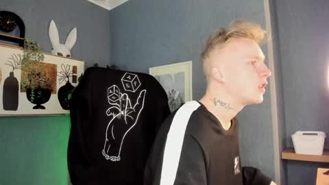 Snapshot of alex__sweet chatting on 04/20/26, 04:37 your Alex online show from 04/20/26, 04:37