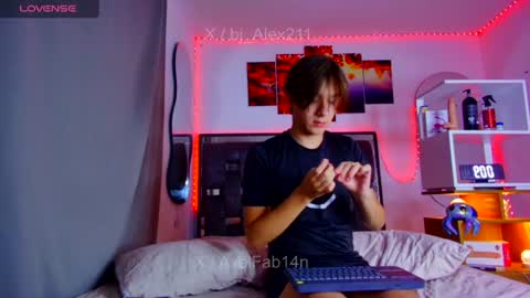 Snapshot of alex_and_fabian chatting on 07/14/26, 03:00 sneider online show from 07/14/26, 03:00