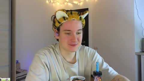 Snapshot of alex_candy_pump chatting on 02/21/25, 11:43 FAVORITE online show from 02/21/25, 11:43