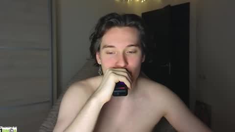 Snapshot of alex_candy_pump chatting on 09/16/25, 09:10 FAVORITE online show from 09/16/25, 09:10