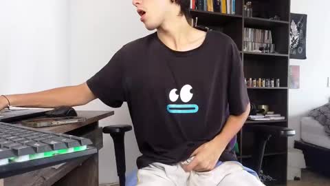 Snapshot of alex_connorr chatting on 10/31/25, 05:47 alex_connorr online show from 10/31/25, 05:47