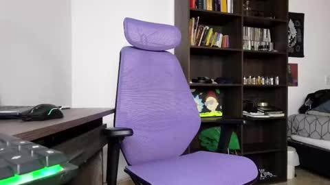 Snapshot of alex_connorr chatting on 11/13/25, 04:00 alex_connorr online show from 11/13/25, 04:00