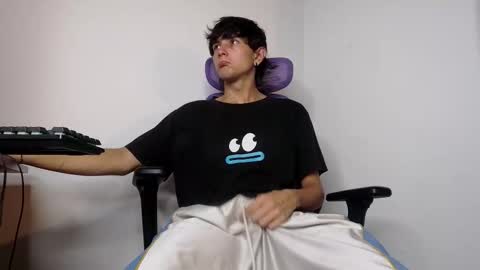 Snapshot of alex_connorr chatting on 12/18/25, 11:33 alex_connorr online show from 12/18/25, 11:33