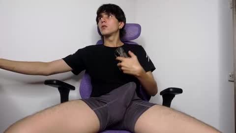 Snapshot of alex_connorr chatting on 12/21/25, 12:29 alex_connorr online show from 12/21/25, 12:29