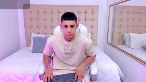 Snapshot of alex_cute77 chatting on 12/16/25, 12:10 alex online show from 12/16/25, 12:10