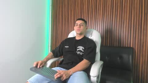 Snapshot of alex_cute77 chatting on 01/10/26, 12:40 alex online show from 01/10/26, 12:40