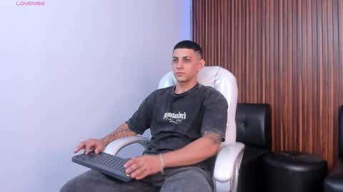 Snapshot of alex_cute77 chatting on 01/15/26, 12:54 alex online show from 01/15/26, 12:54