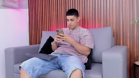 Snapshot of alex_cute77 chatting on 03/19/26, 12:09 alex online show from 03/19/26, 12:09