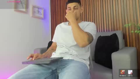 Snapshot of alex_cute77 chatting on 04/14/26, 12:00 alex online show from 04/14/26, 12:00