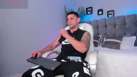 Snapshot of alex_cute77 chatting on 07/20/26, 01:02 alex online show from 07/20/26, 01:02