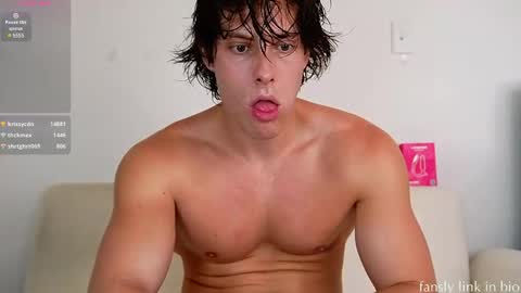 Snapshot of alex_islive chatting on 04/04/26, 07:11 Alex Stone online show from 04/04/26, 07:11