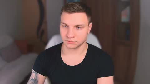 Snapshot of alex_milson chatting on 02/19/25, 05:27 alex_milson online show from 02/19/25, 05:27