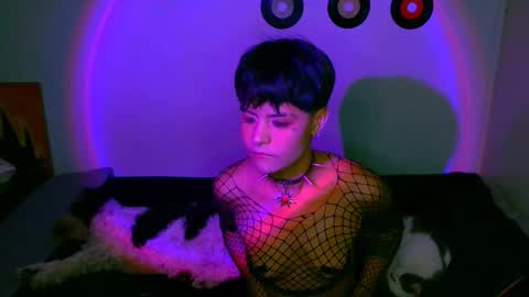 Snapshot of alex_one888 chatting on 10/29/25, 12:24 Alex online show from 10/29/25, 12:24