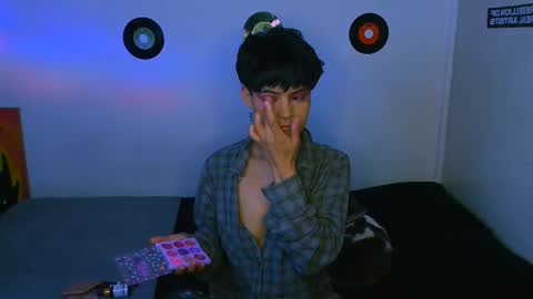 Snapshot of alex_one888 chatting on 11/25/25, 02:33 Alex online show from 11/25/25, 02:33