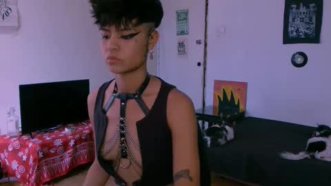 Snapshot of alex_one888 chatting on 12/19/25, 07:43 Alex online show from 12/19/25, 07:43