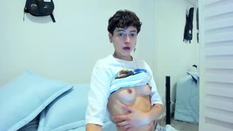 Snapshot of alex_poett chatting on 01/23/25, 05:02 Residente0xxx online show from 01/23/25, 05:02