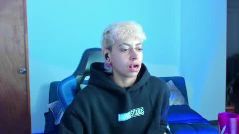 Snapshot of alex_poett chatting on 11/15/25, 12:13 Residente0xxx online show from 11/15/25, 12:13