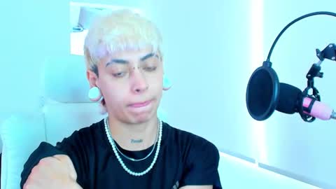 Snapshot of alex_poett chatting on 11/19/25, 06:08 Residente0xxx online show from 11/19/25, 06:08